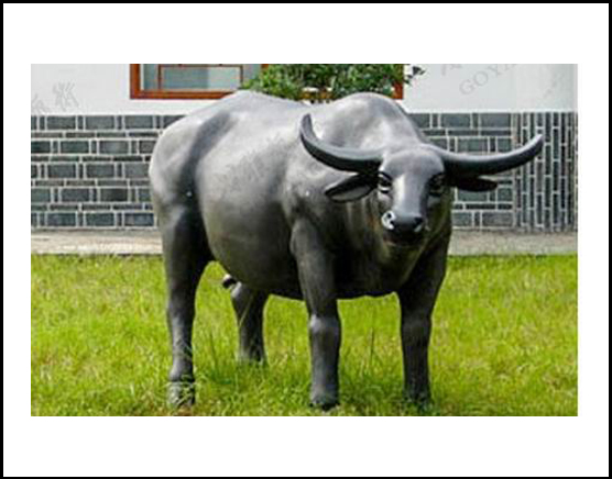 金属牛雕塑